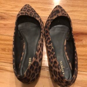 Pointed toe leopard flats